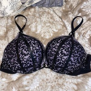 Victoria’s Secret bombshell plunge